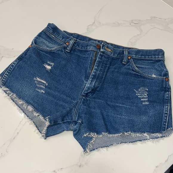 Wrangler cutoff shorts - Picture 3 of 8
